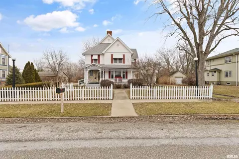 217 N Illinois St, Camp Point, IL 62320