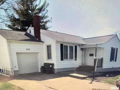 937 Edgehill Rd, Jacksonville, IL 62650
