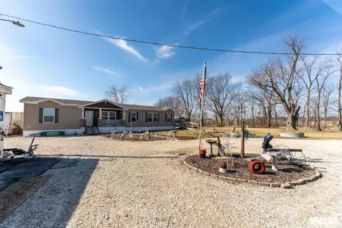 1749 Fricke Ln, Jacksonville, IL 62650