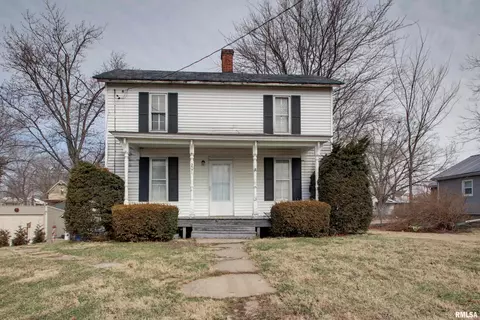 207 E Washington St, Mendon, IL 62351 photo 1