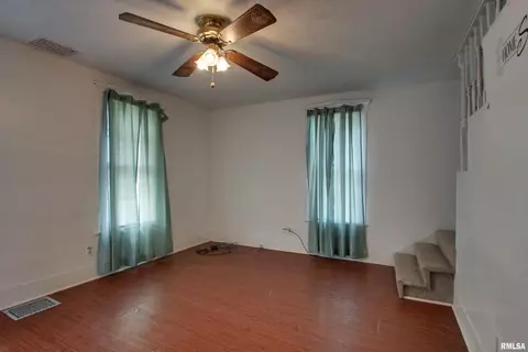 207 E Washington St, Mendon, IL 62351 photo 7