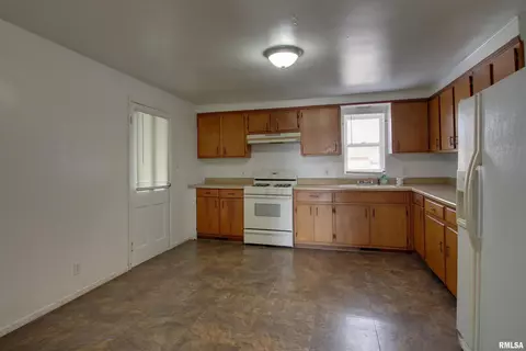 207 E Washington St, Mendon, IL 62351 photo 4