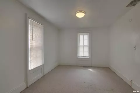 207 E Washington St, Mendon, IL 62351 photo 9
