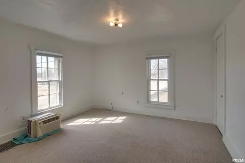 207 E Washington St, Mendon, IL 62351 photo 13