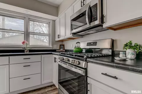 2030 Cambridge Rd, Springfield, IL 62704 photo 9