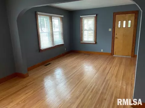 929 S Main St, Canton, IL 61520 photo 15