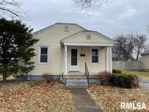 929 S Main St, Canton, IL 61520