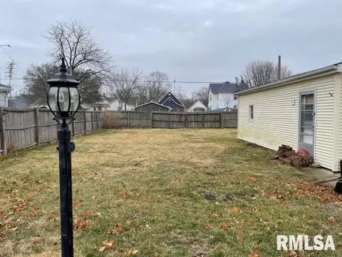 929 S Main St, Canton, IL 61520 photo 3