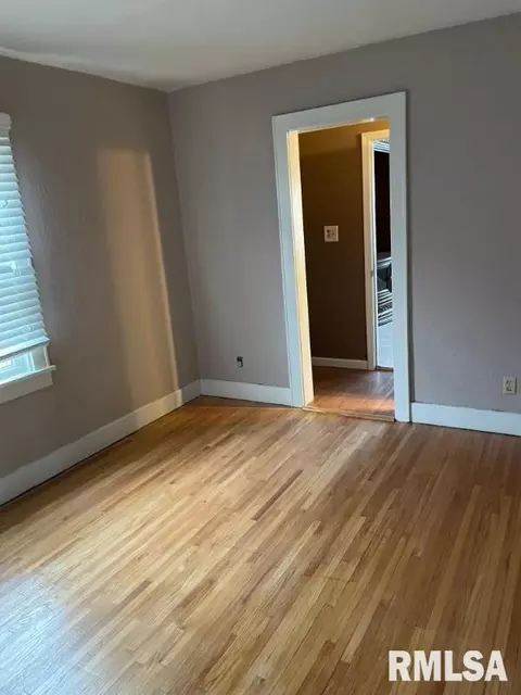 929 S Main St, Canton, IL 61520 photo 8