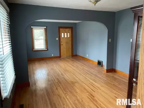 929 S Main St, Canton, IL 61520 photo 13