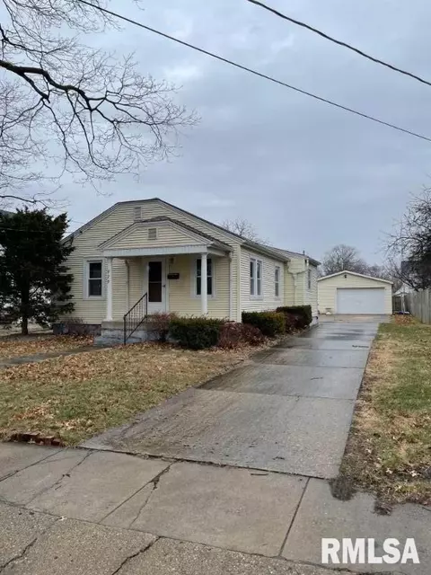 929 S Main St, Canton, IL 61520 photo 5