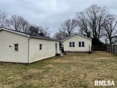 929 S Main St, Canton, IL 61520 photo 4