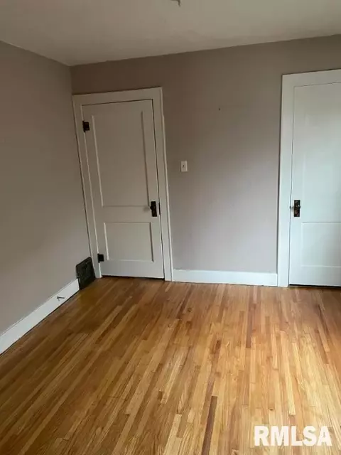 929 S Main St, Canton, IL 61520 photo 9