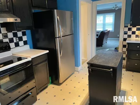 929 S Main St, Canton, IL 61520 photo 17