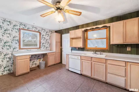 2223 Watch Ave, Springfield, IL 62702 photo 12
