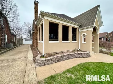 2445 S 7th St, Springfield, IL 62703 photo 2