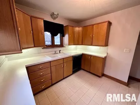 2445 S 7th St, Springfield, IL 62703 photo 12