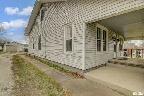 503 S Main St, Athens, IL 62613 photo 3