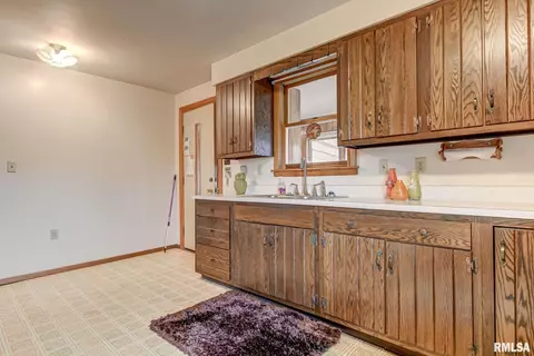 503 S Main St, Athens, IL 62613 photo 9