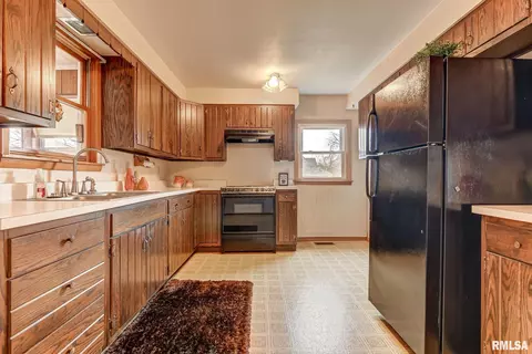 503 S Main St, Athens, IL 62613 photo 11