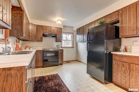 503 S Main St, Athens, IL 62613 photo 10