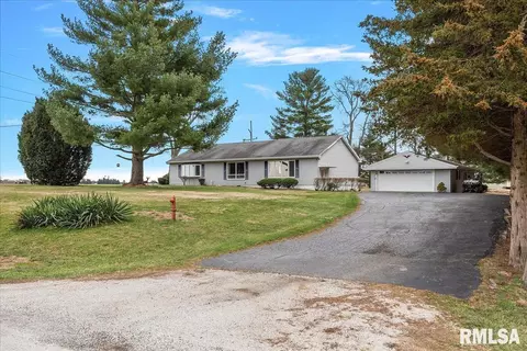 1670 E 1350 N Rd, Shelbyville, IL 62565