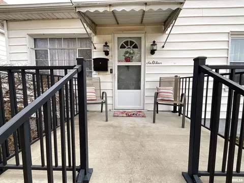 604 W Maple Ave N, Springfield, IL 62702 photo 2