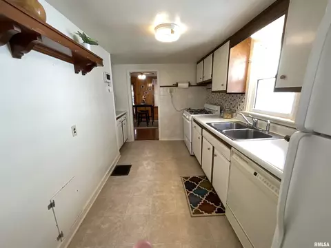 604 W Maple Ave N, Springfield, IL 62702 photo 9