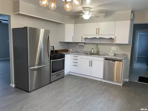 101 Dawn Dr, Springfield, IL 62702 photo 2