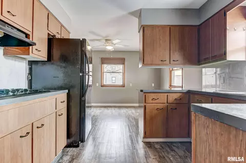 245 Bruns Ln, Springfield, IL 62702 photo 8