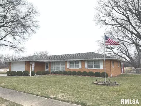 2 Knollwood Dr, Sherman, IL 62684