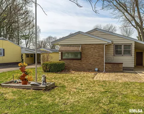 1023 N State St, Lincoln, IL 62656