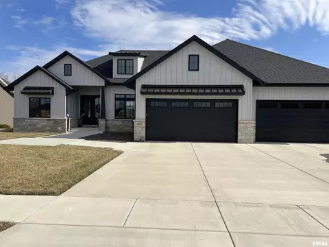2808 Pat Tillman Dr, Springfield, IL 62711