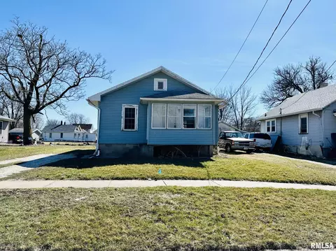 552 W 1st St, Galesburg, IL 61401