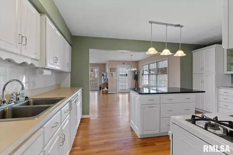 2077 Henley Rd, Springfield, IL 62702 photo 11