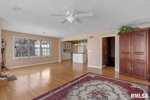 2077 Henley Rd, Springfield, IL 62702 photo 9