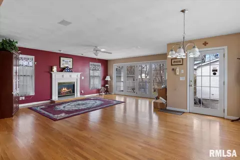 2077 Henley Rd, Springfield, IL 62702 photo 5