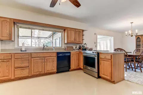 16 Longbow Ln, Springfield, IL 62704 photo 8