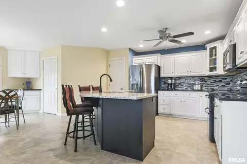5401 Manhattan Dr, Springfield, IL 62711 photo 14