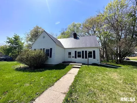 222 N 5th St, Monmouth, IL 61462