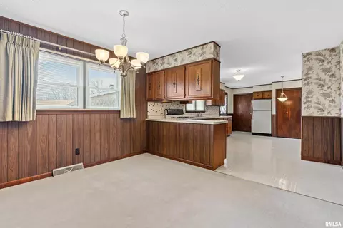 225 Saxon Dr, Springfield, IL 62704 photo 7