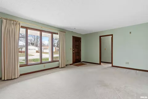 225 Saxon Dr, Springfield, IL 62704 photo 6