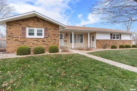 225 Saxon Dr, Springfield, IL 62704 photo 2