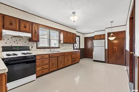 225 Saxon Dr, Springfield, IL 62704 photo 8