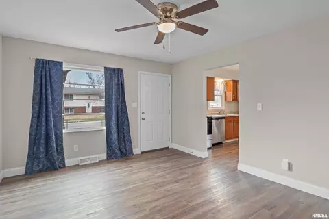 2264 E Watch Ave, Springfield, IL 62702 photo 9