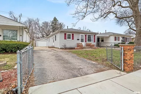 2264 E Watch Ave, Springfield, IL 62702 photo 2