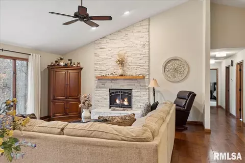 3701 W Bluffs Rd, Springfield, IL 62711 photo 14
