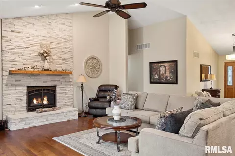 3701 W Bluffs Rd, Springfield, IL 62711 photo 13