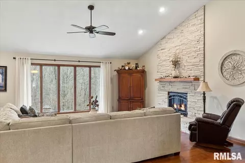 3701 W Bluffs Rd, Springfield, IL 62711 photo 9