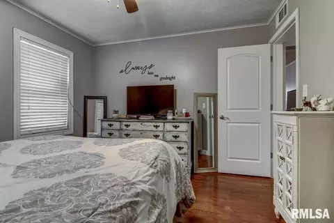 2052 N 21st St, Springfield, IL 62702 photo 10